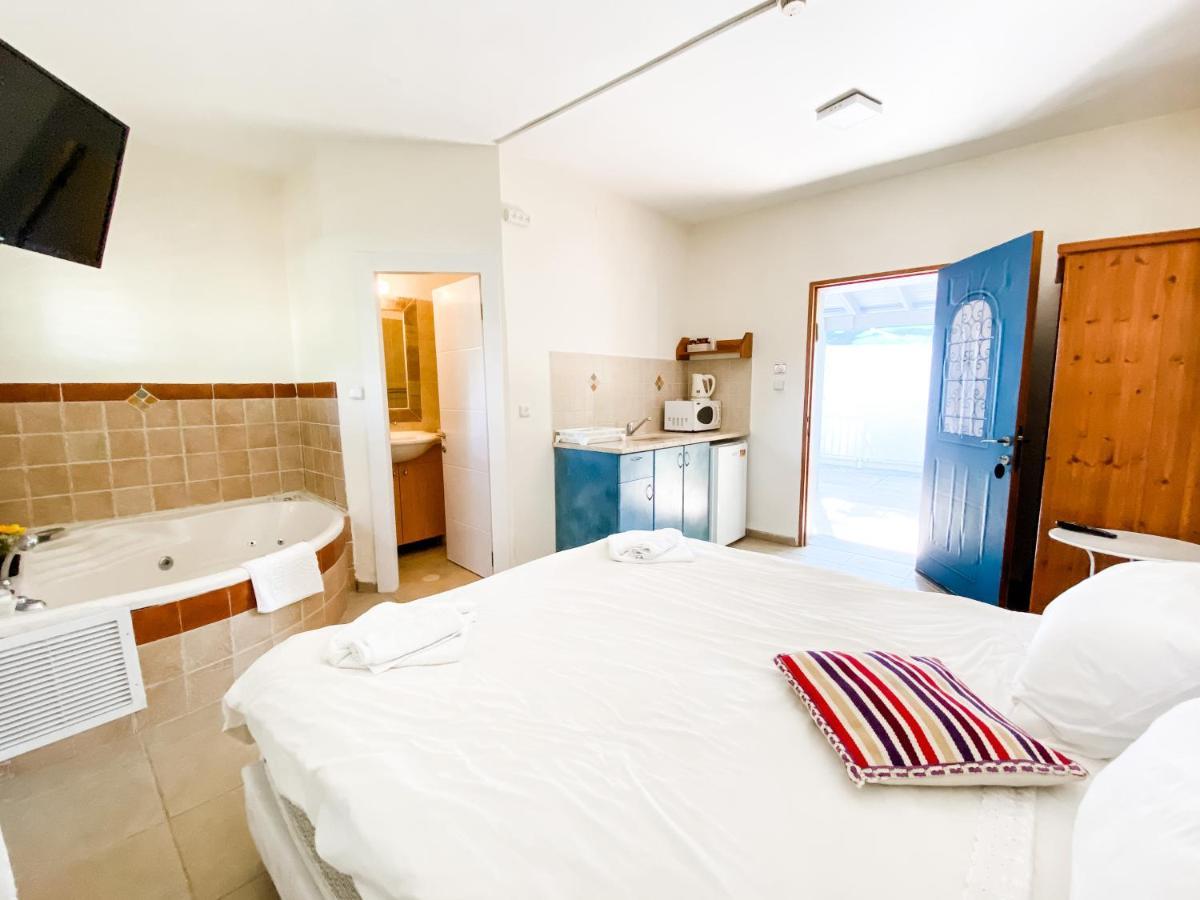 Etzel Tami Hospitality Neot Golan Exterior foto